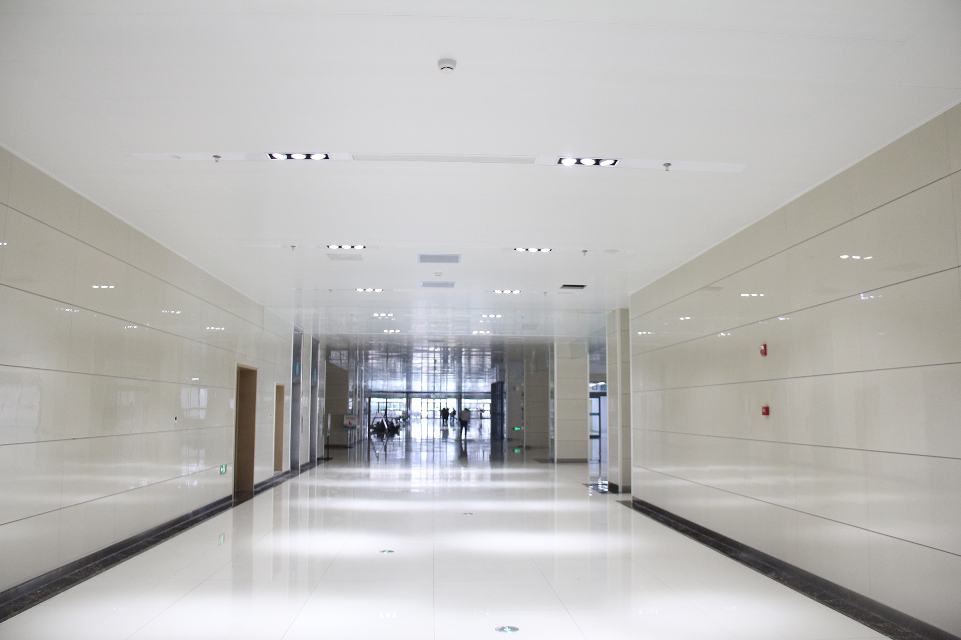 钢制瓦楞板 鸿星科技-优尼肯®沂水县人民医院工程案例 应用实景